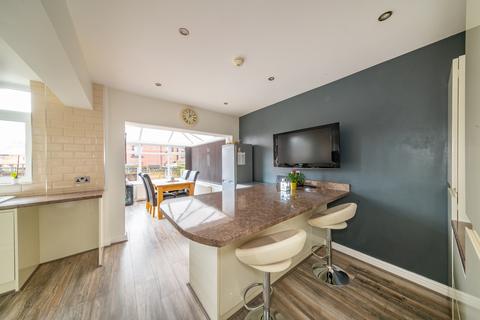 4 bedroom semi-detached house for sale, Worrall Street, Leeds, LS27