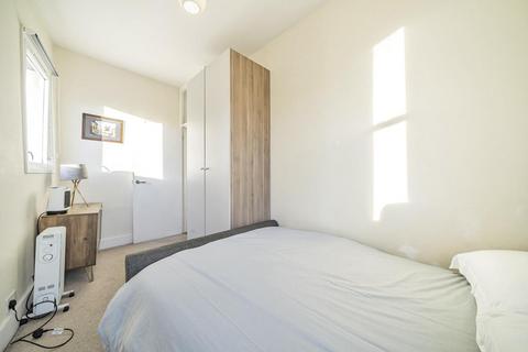 1 bedroom flat for sale, Lavender Hill, Battersea