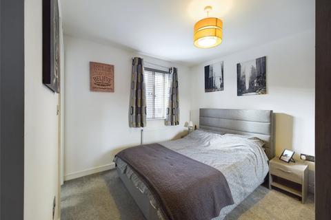 3 bedroom semi-detached house for sale - Estcourt Close, Gloucester, Gloucestershire, GL1
