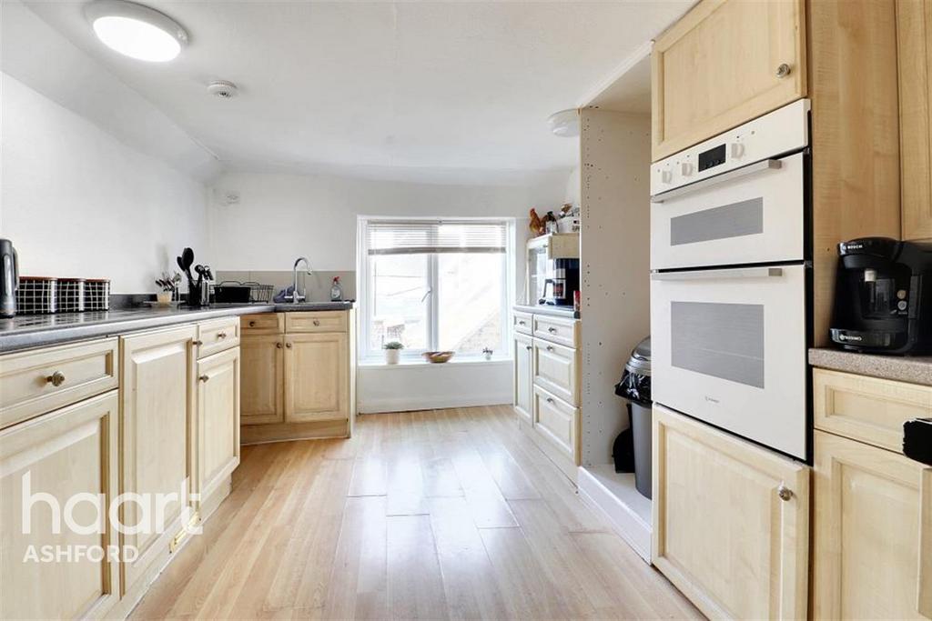 High Street, New Romney 2 bed flat to rent £800 pcm (£185 pw)