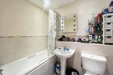 16 Bourdillon Gardens, Basingstoke, RG24 9GG