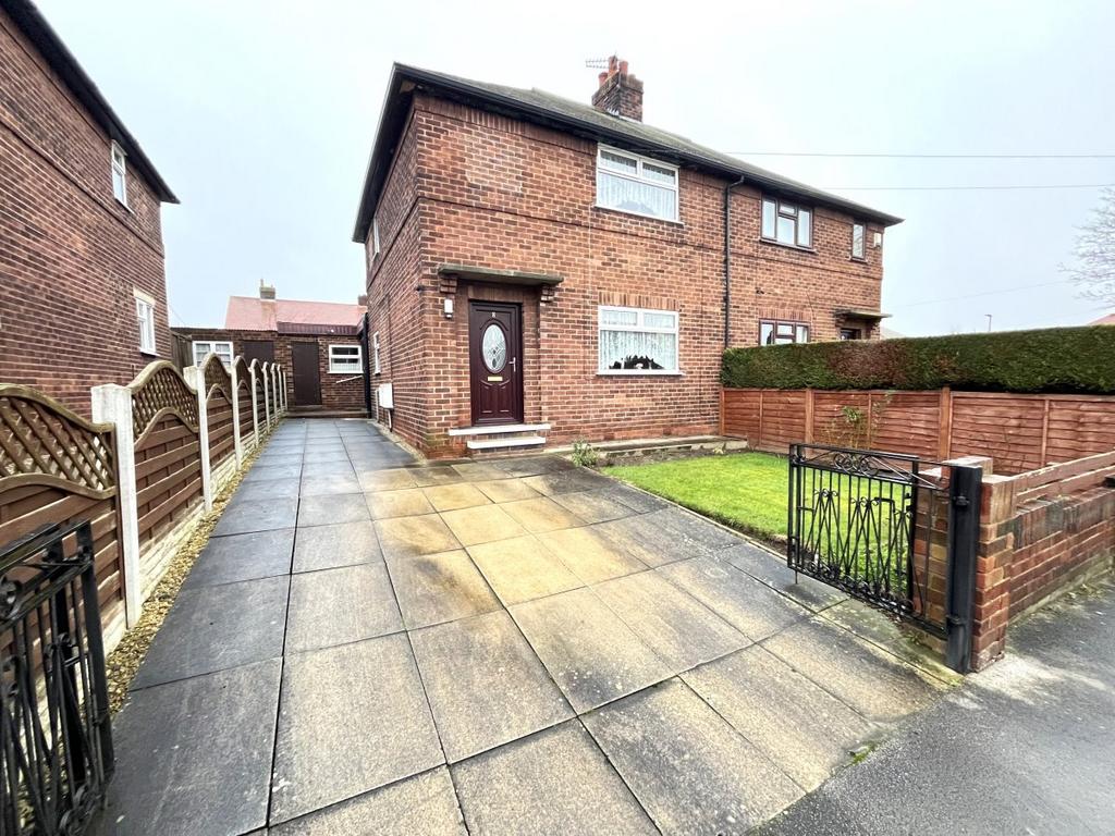 Moorside Crescent, Hall Green 2 bed semidetached house £165,000