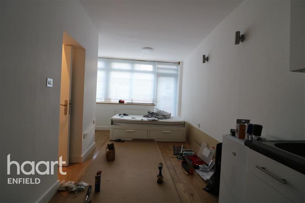 Cavendish Road, N18 Studio £1,100 pcm (£254 pw)