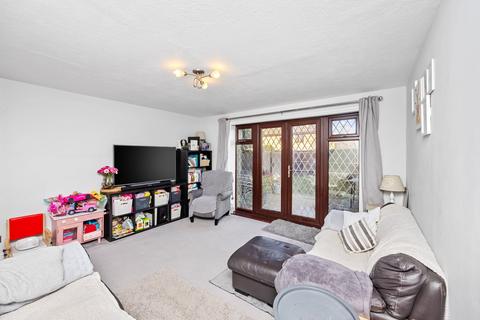 3 bedroom detached house for sale, Middlefield, Horley RH6