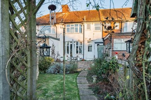 33 Walton Avenue, Cheam, Sutton, SM3 9UA