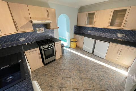 2 bedroom semi-detached house for sale, Fourth Avenue, Luton, Bedfordshire, LU3 3BS