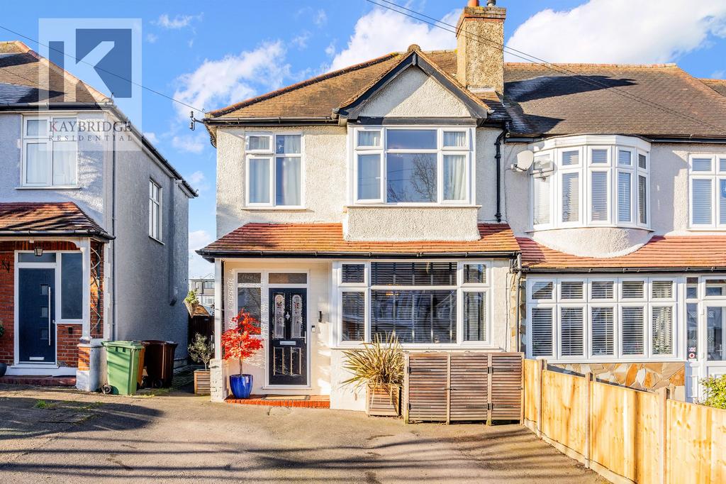 Stoneleigh Avenue, Worcester Park, KT4 3 bed end of terrace house for