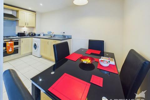 1 bedroom mews for sale, Cockleshell Square, Gosport