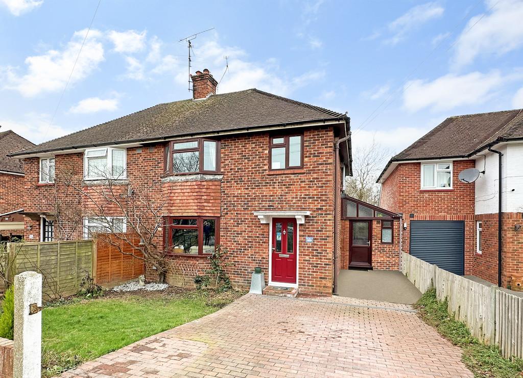 Redford Avenue, Horsham 3 bed semidetached house for sale £550,000