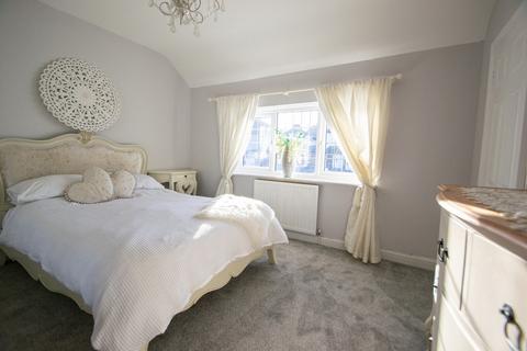 3 bedroom semi-detached house for sale, Helions Park Avenue, Haverhill