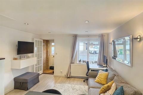 4 Groveside Close, Carshalton, SM5 2EQ