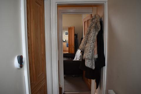 3 bedroom terraced house to rent, Newlyn Street, Rusholme, Manchester