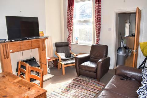 3 bedroom terraced house to rent, Newlyn Street, Rusholme, Manchester