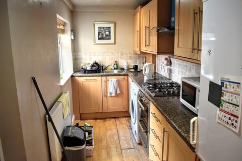 3 bedroom terraced house to rent, Newlyn Street, Rusholme, Manchester