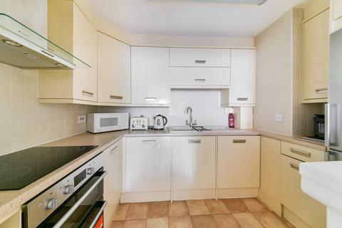 2 bedroom flat to rent, Pied Bull Court, Galen Place, London