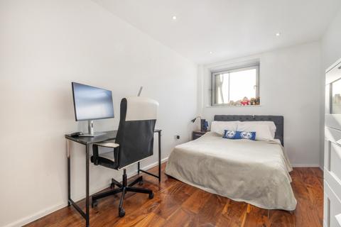 2 bedroom flat for sale, Long Walk, London