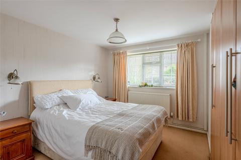2 Bondgate, Harewood, Leeds, LS17 9LN