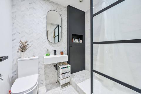 Flat 17, 1a Bethwin Road, London, SE5 0SJ