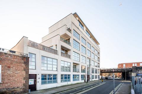 Flat 17, 1a Bethwin Road, London, SE5 0SJ