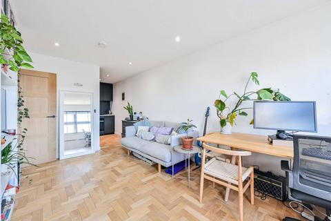 Flat 17, 1a Bethwin Road, London, SE5 0SJ