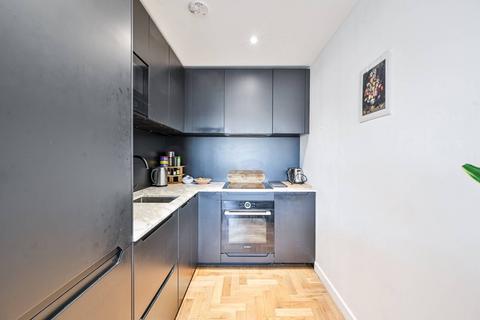 Flat 17, 1a Bethwin Road, London, SE5 0SJ