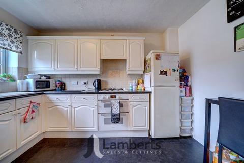 73 Hoveton Close, Redditch, B98 7HW