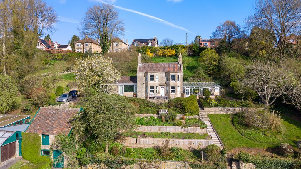 4 bedroom detached house to rent