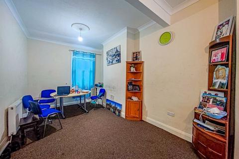 77 Admaston Road, London, SE18 2TP