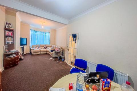 77 Admaston Road, London, SE18 2TP