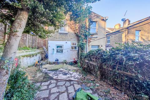 77 Admaston Road, London, SE18 2TP