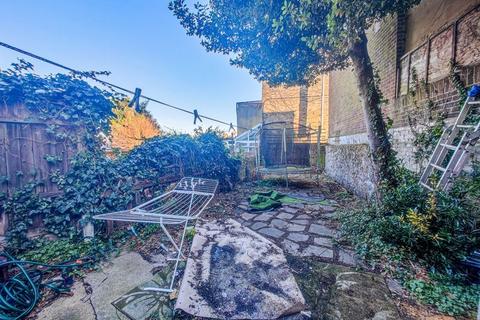 77 Admaston Road, London, SE18 2TP