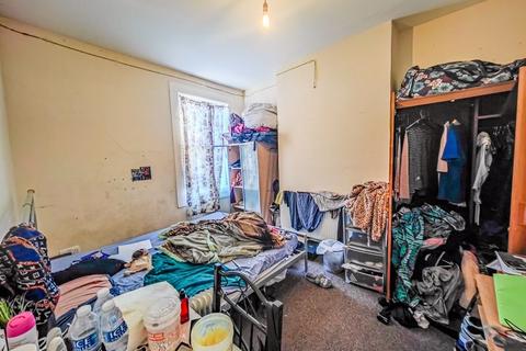77 Admaston Road, London, SE18 2TP
