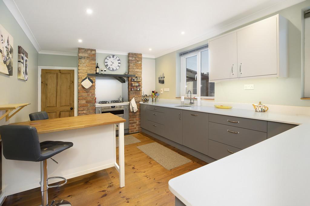 Barnpark Road, Teignmouth 4 bed semidetached house for sale £525,000