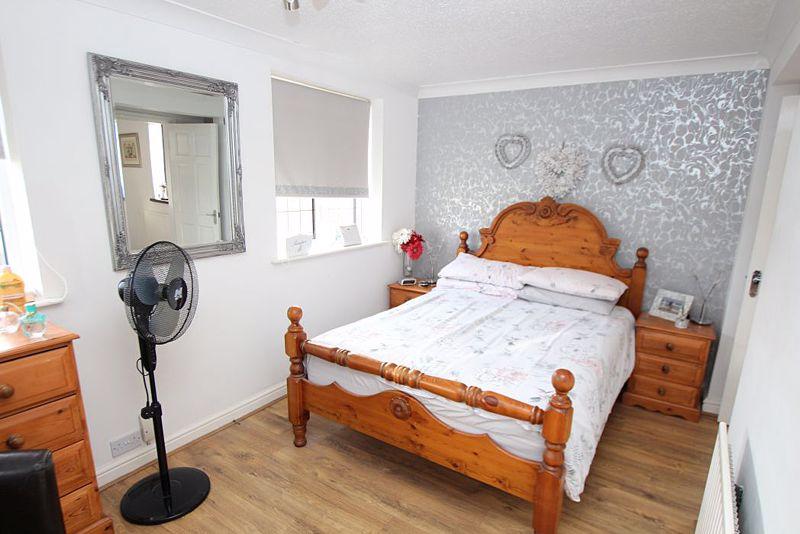 Bed 1 photo 2