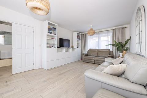 4 bedroom detached house for sale, Millennium Way, Heathfield