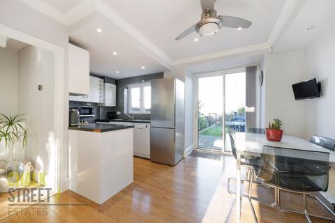 47 Macdonald Avenue, Hornchurch, RM11 2NF