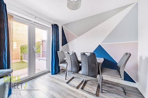 19 Juliette Mews, Romford, RM1 2BF