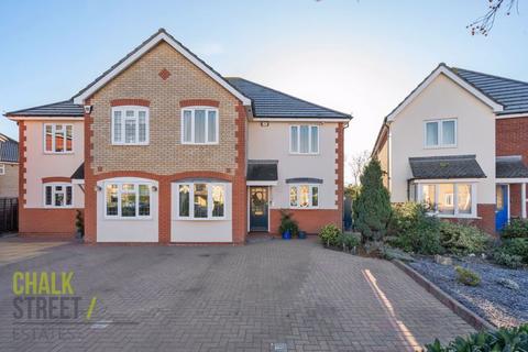 19 Tylers Crescent, Hornchurch, RM12 6SY