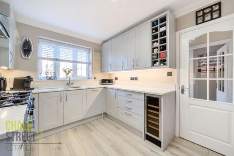 19 Tylers Crescent, Hornchurch, RM12 6SY