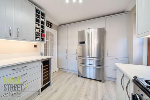 19 Tylers Crescent, Hornchurch, RM12 6SY