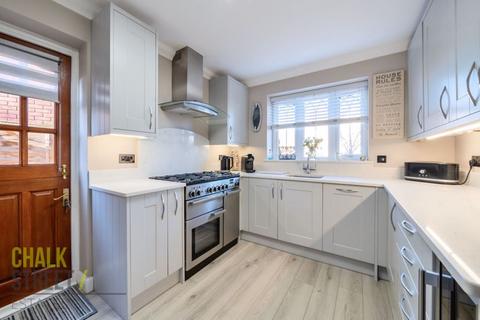 19 Tylers Crescent, Hornchurch, RM12 6SY