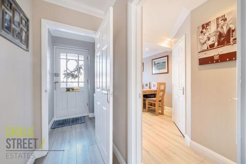 19 Tylers Crescent, Hornchurch, RM12 6SY