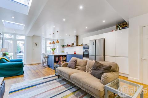 155 Rathcoole Gardens, London, N8 9PE