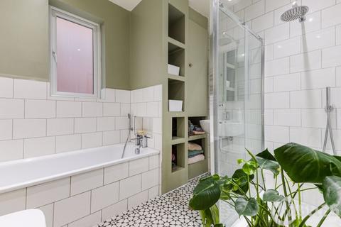 155 Rathcoole Gardens, London, N8 9PE