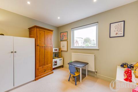 155 Rathcoole Gardens, London, N8 9PE
