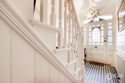 27 Belsize Avenue, London, N13 4TL