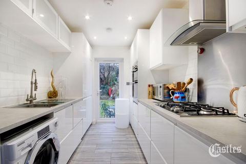 27 Belsize Avenue, London, N13 4TL