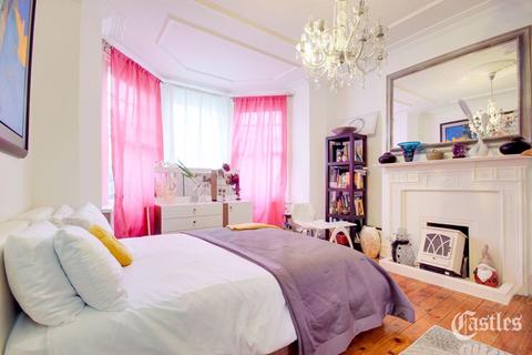 27 Belsize Avenue, London, N13 4TL