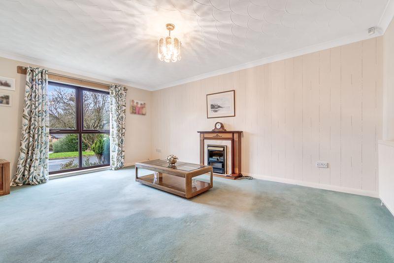 27 Speyburn Place, Lawthorn, Irvine... 3 bed semidetached bungalow £