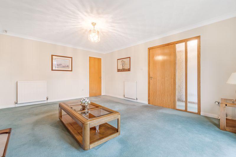 27 Speyburn Place, Lawthorn, Irvine... 3 bed semidetached bungalow £
